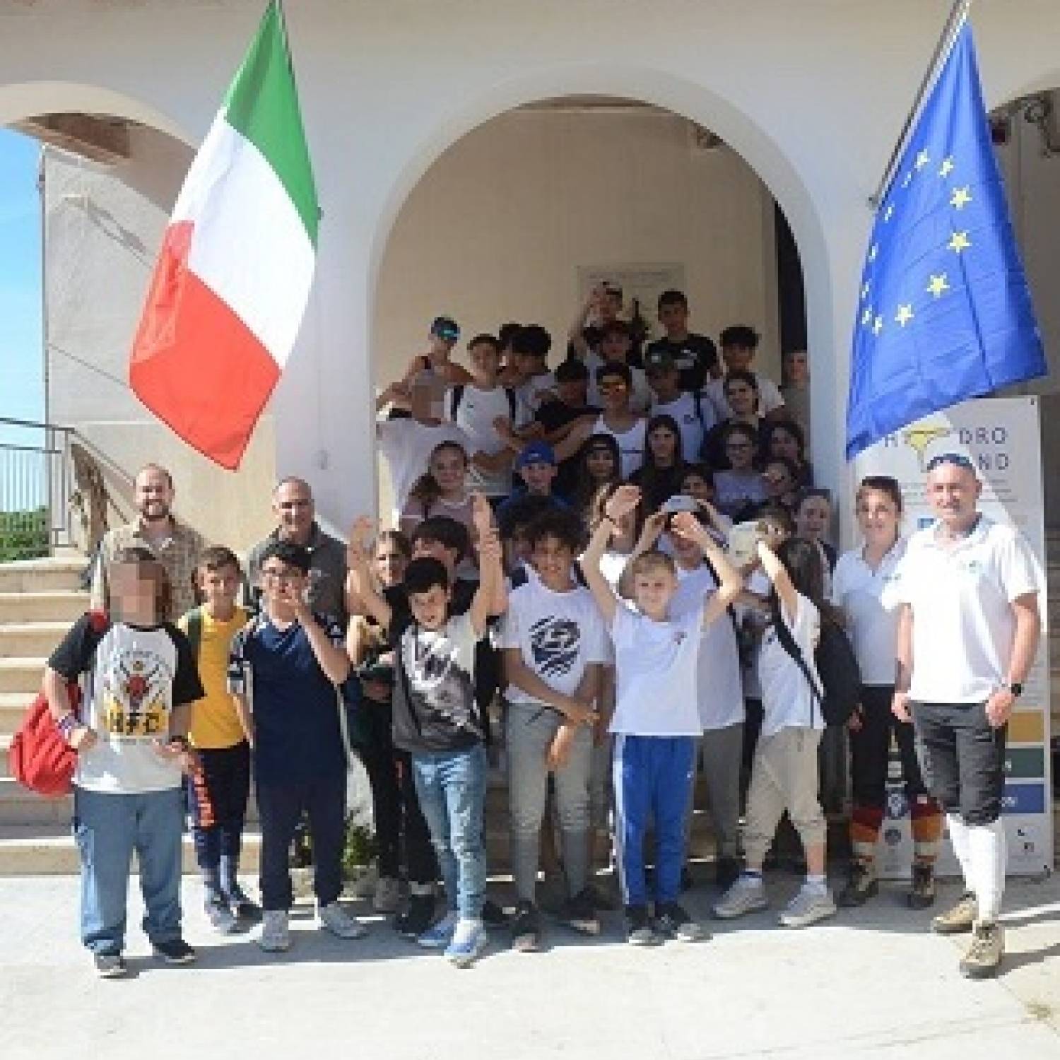 Visita a Pianosa delle scuole medie e superiori dell’Isola d’Elba per il progetto HYDRO-ISLAND (UNESCO-Promoting sustainable development through UNESCO’s programmes and sites)